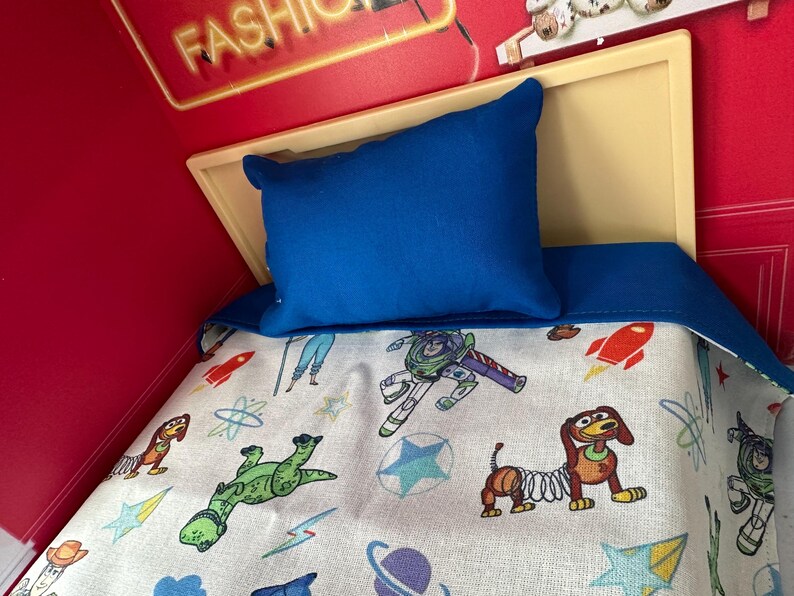 Toy Story themed Handmade Reversible 12” Doll Bedding Set with Pillow. Bild 5