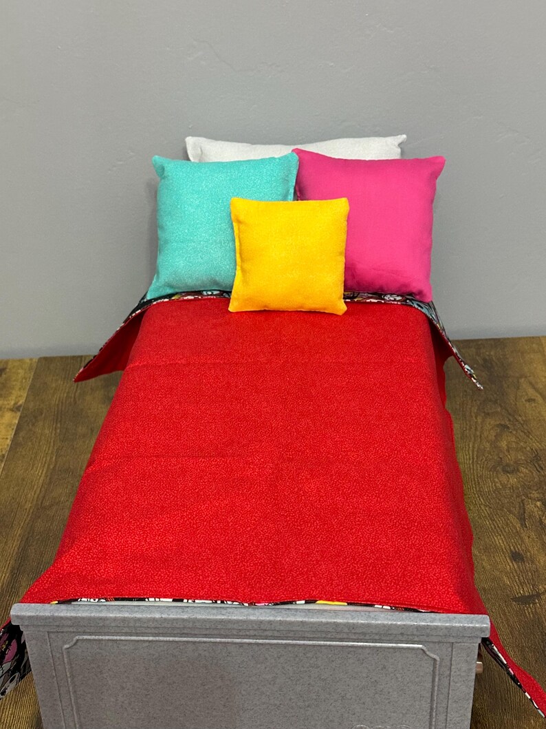 Peut inclure: Ensemble de trois mugs en c&eacute;ramique avec une finition mate et mouchet&eacute;e. Les mugs sont de couleur cr&egrave;me, gris clair et gris fonc&eacute;. Chaque mug pr&eacute;sente un design simple et minimaliste.