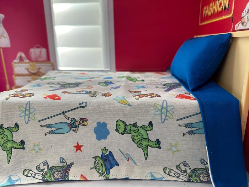 Toy Story themed Handmade Reversible 12” Doll Bedding Set with Pillow. Bild 4