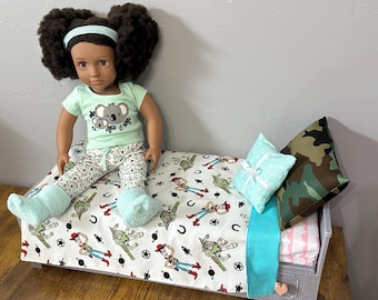 Parure de lit réversible pour poupée américaine Toy Story de 18 po. avec oreillers.