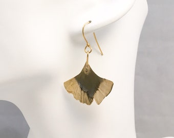 Textured brass dangle ginkgo leaf earrings (MX-11001-007)