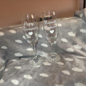Personalized champagne flute. Parents-anniversary-wedding-birthday-events-grandparents