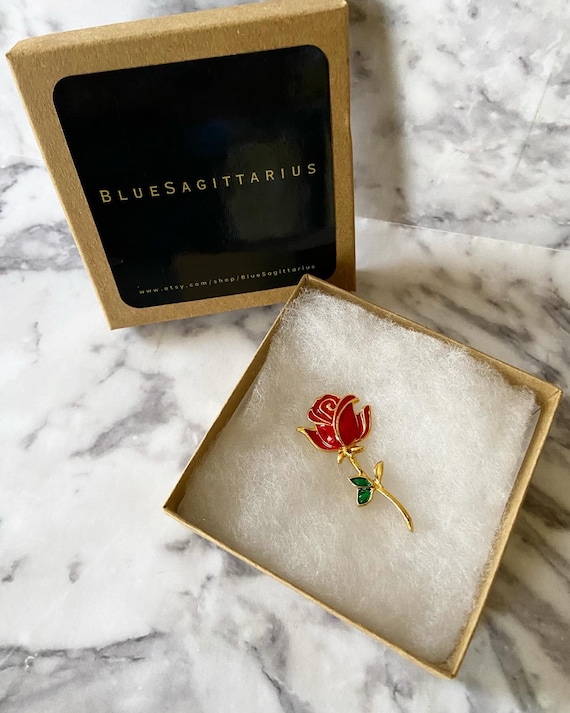 Vintage single red rose enamel gold brooch