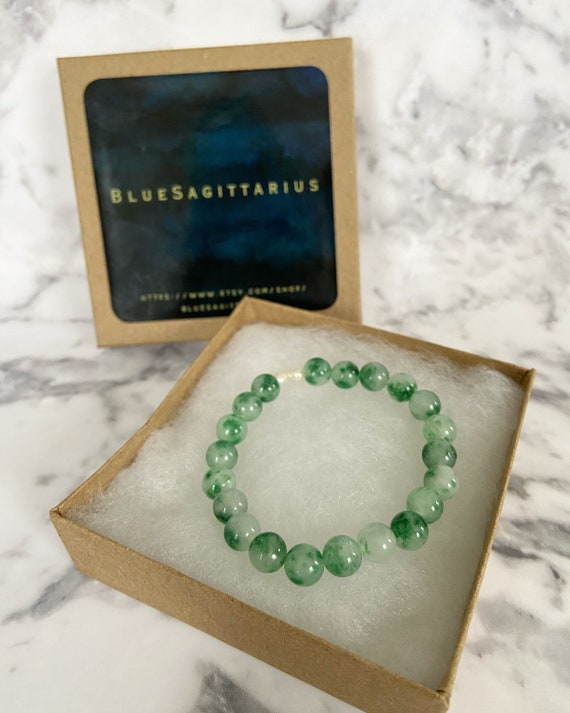 Natural emerald gemstone stretch bracelet with freshwater pearls