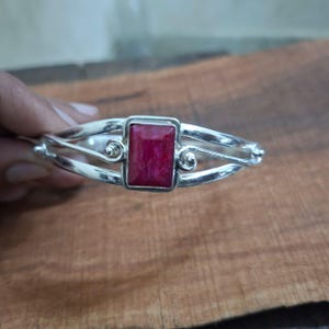 Rubin ädelstensarmband: Handgjort armband med ädelstenar i 925 sterlingsilver, festivalpresent till henne