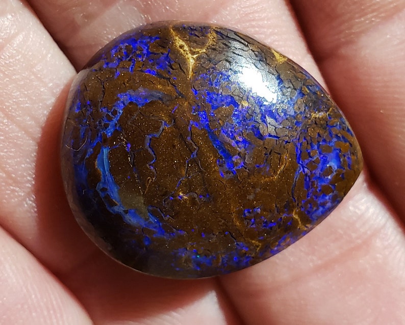 32.5 Ct Koroit Boulder Opal Australia 26 x 22 mm