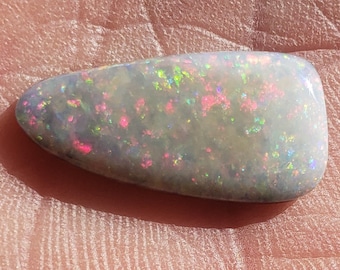 4.7 Ct. Opal - Mintabie Australia - 20.7 x 9.4 mm - Natural