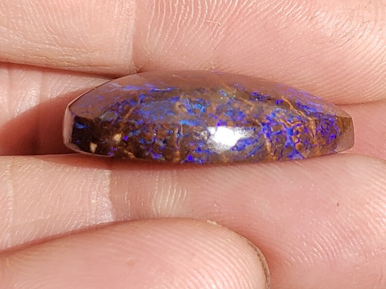 32.5 Ct Koroit Boulder Opal Australia 26 x 22 mm