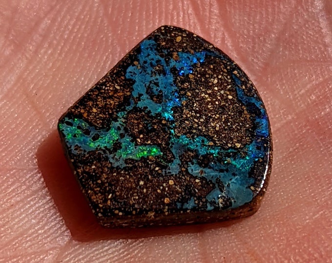 8.6 Ct Boulder Opal - Winton, Australia - 16.6 x 15.6 mm