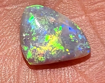 1.6 Ct. Lightning Ridge Australian - 11.8 x 9 mm - Natural