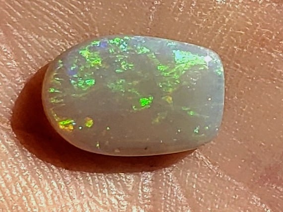 3 Ct. Opal - Mintabie Australia - 12.2 x 8.7 mm - Natural