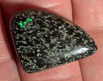 Mexican Leopard Opal - 17 Ct. - 26 x 18.2 mm - Green/Yellow Flashes