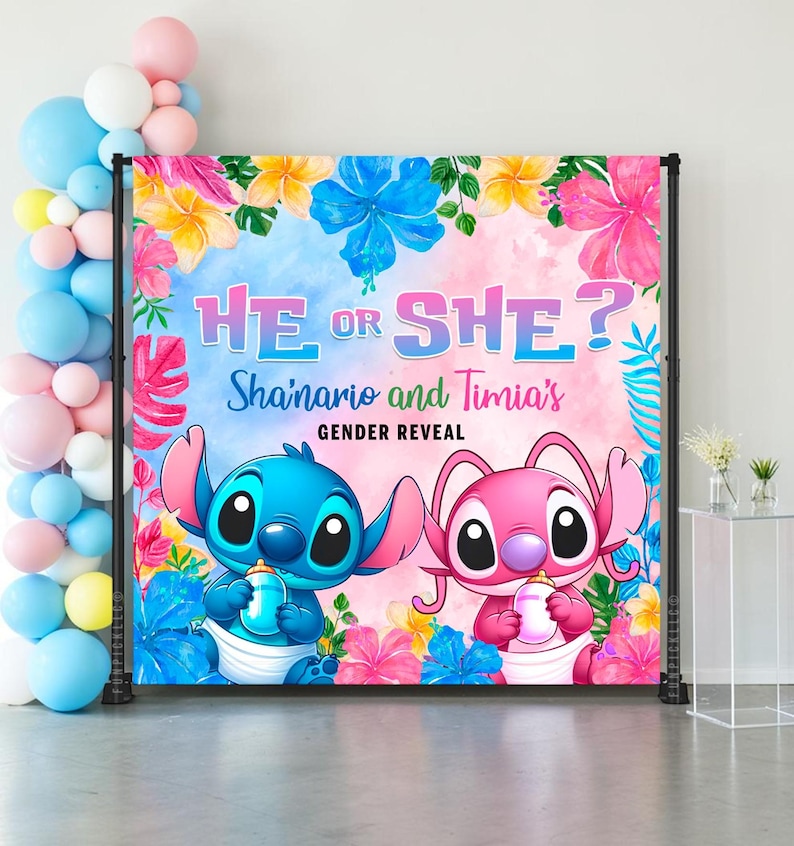 Puede incluir: Un colorido tel&oacute;n de fondo para una revelaci&oacute;n de g&eacute;nero con los personajes Stitch y Angel, sosteniendo biberones. El tel&oacute;n de fondo tiene el texto "He or She?" y los nombres "Shainario and Timia's Gender Reveal", rodeado de flores y un arco de globos.