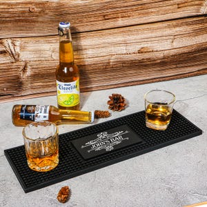 Personalisierte Bar Matte, Hausbar Geschenk, Pub Zubehör, Geschenk für Ihn, Gummi Bar Matte, Hausbar Geschenk für Ihn, Geschenk für Barkeeper, Benutzerdefinierte Bar Dinge