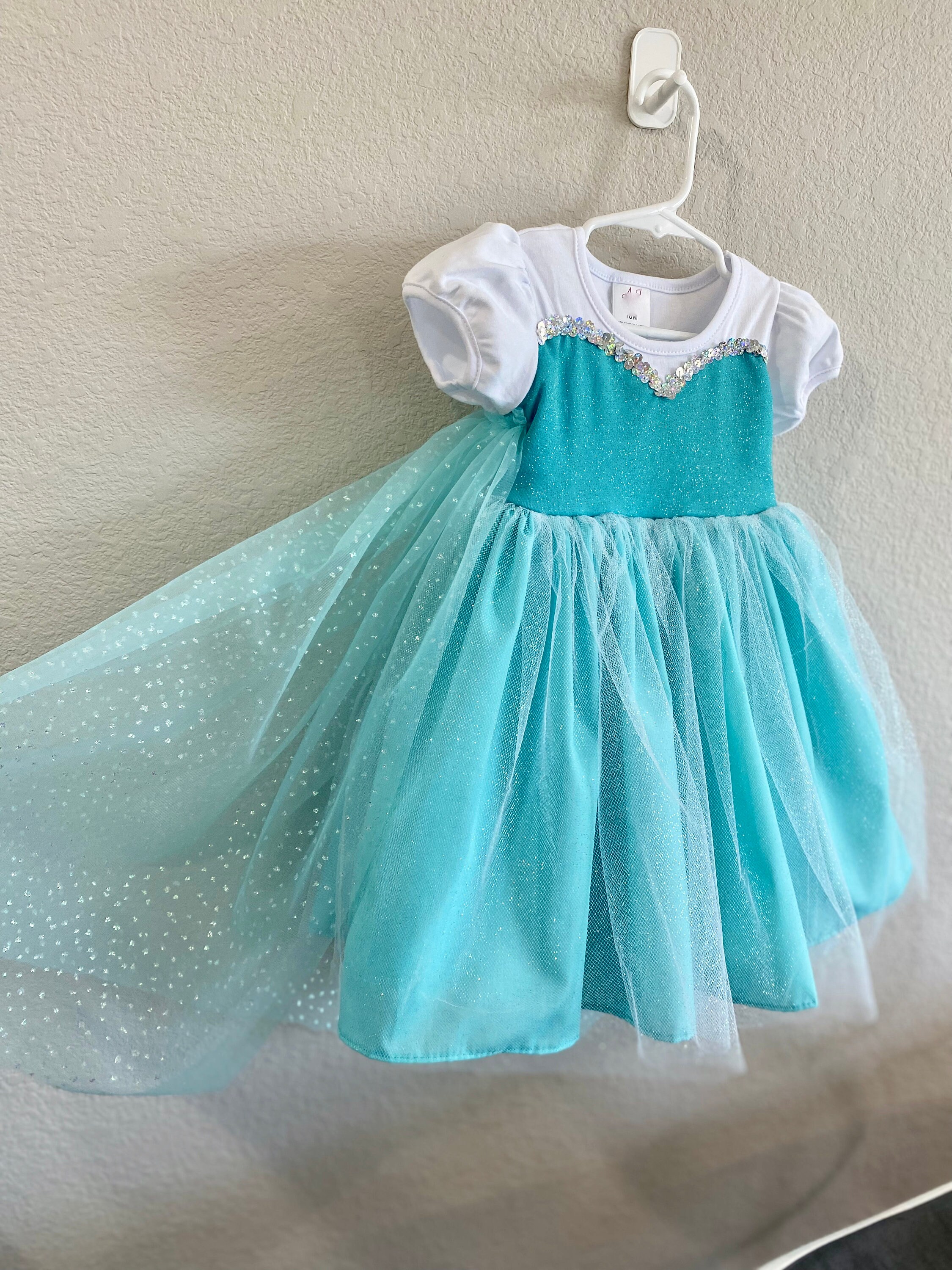 Baby Elsa infant frozen dress with attached cape