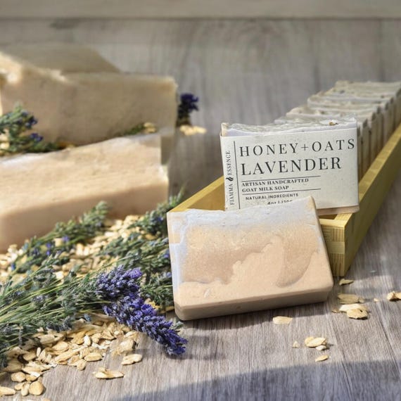 Jabón de leche de cabra / Aroma a lavanda / Ingredientes naturales / Hecho a mano / Miel + Avena