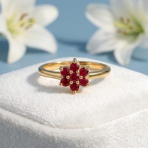 14K guld rubin blommaring, läcker blommig ädelstensring, förlovningsring med röd kristall, vintage smycken med födelsesten i juli, unik present till henne