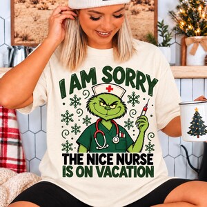 Lustiges Weihnachts-T-Shirt mit mürrischer Krankenschwester, süßes medizinisches Weihnachts-T-Shirt, Urlaubs-Shirt für Krankenschwestern, Geschenk für Krankenhauspersonal, Weihnachtskleidung für Pflegekräfte
