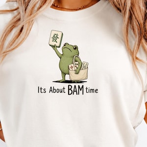 Camiseta Comfort Colors Mahjong Frog, Camiseta One More Tile Player (100% Algodão)