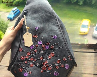 Floral Geniune Leder Brusttaschen, Vintage Geprägte Schultertaschen, Handgefertigte Elegante Reiserucksäcke, Vielseitige Verstellbare Riemen Sling Taschen