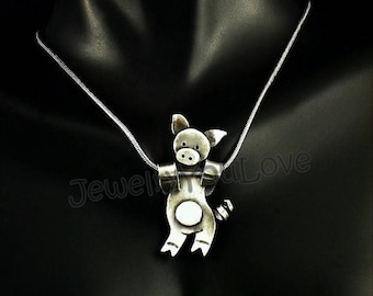 Pig Necklace / Sterling Silver Farm Animal Pig Necklace - Laundry