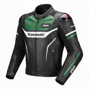 Könnte beinhalten: Schwarze und grüne Kawasaki Ninja Motorradjacke mit weißen Akzenten. Die Jacke zeigt das Kawasaki-Logo und das Wort "Ninja" in Weiß. Sie hat einen Stehkragen, Reißverschlusstaschen und ein Sterndesign auf der Schulter.