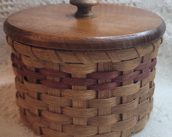 Vintage Handwoven Amish Berry Basket with Solid Wood Lid