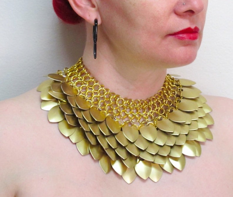 Statement Chandelier Necklace / Gold Scale Jewellery / READY TO SHIP / Scalemaille Collar / Chainmaille Jewelry / Chain Mail Necklace imagen 2