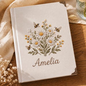 Cuaderno personalizado bordado con margaritas y abejas, libro de recuerdos floral, papelería personalizada, regalo para ella.