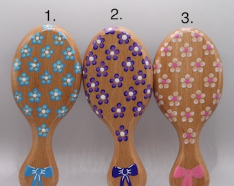 Handmålad hårborste i trä | Blommig reseborste med rosett