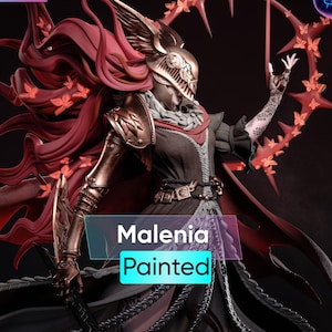 Puede incluir: Figura de tamaño completo pintada de Malenia, con armadura detallada y una capa roja fluida. La figura tiene un casco y sostiene una espada y un arco decorativo. La capa está adornada con detalles de mariposas. El texto "Malenia Painted" es visible.
