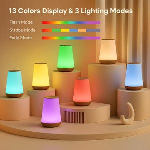 Peut inclure: Plusieurs veilleuses LED colorées avec des bases en bois. L'image présente les lumières dans diverses couleurs, notamment le vert, le jaune et le bleu. Le texte en haut indique "13 Colors Display & 3 Lighting Modes".