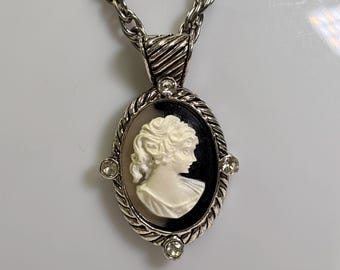 Vintage Resin Cameo Pendant Necklace – 24" Silver Tone Rope Chain with Rhinestone Accents