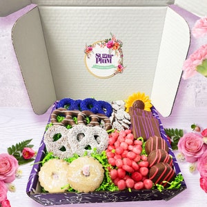 Happy Mothers Day Gift Box - Sugar Plum Chocolates - 17 Assorted Sweets and Treats for Mom or Grandmother