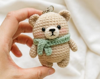 かぎ針編みのクマのキーホルダーのパターン - アミグルミクマ、英語PDF