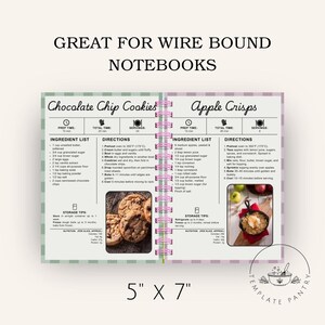 K&ouml;nnte beinhalten: Ein drahtgebundenes Notizbuch mit Rezepten f&uuml;r Chocolate Chip Cookies und Apple Crisps. Das Notizbuch ist 12,7 cm x 17,8 cm gro&szlig; und hat eine rosa Spiralbindung. Der Text "GREAT FOR WIRE BOUND NOTEBOOKS" steht oben.