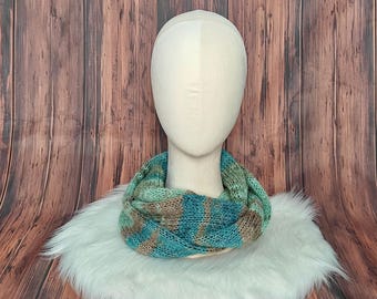 Groene oneindigheidssjaal – Levendige groene gebreide col – Zachte lichtgewicht wintersjaal met lusjes – Handgemaakt kleurrijk cadeau voor haar