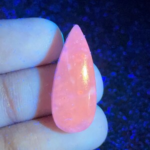 Top Quality Hackmanite UV Reactive Fluorescent Gemstone, Pear Cabochon, 27x11x5MM, 12 CTS, Perfect For Jewellery Making, #1810