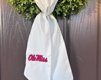 Banda de corona para el día del juego de Ole Miss