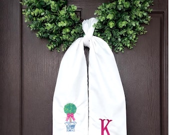 Faja topiaria con monograma bordado, lazo de corona de primavera personalizado, decoración de puerta de tela