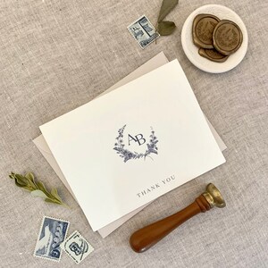 Persoonlijk briefpapier, Franse Provence, Wildflower Crest, Slate Blue, Monogram Briefpapier, Kaartset, 8 gevouwen A5-kaarten met envelop