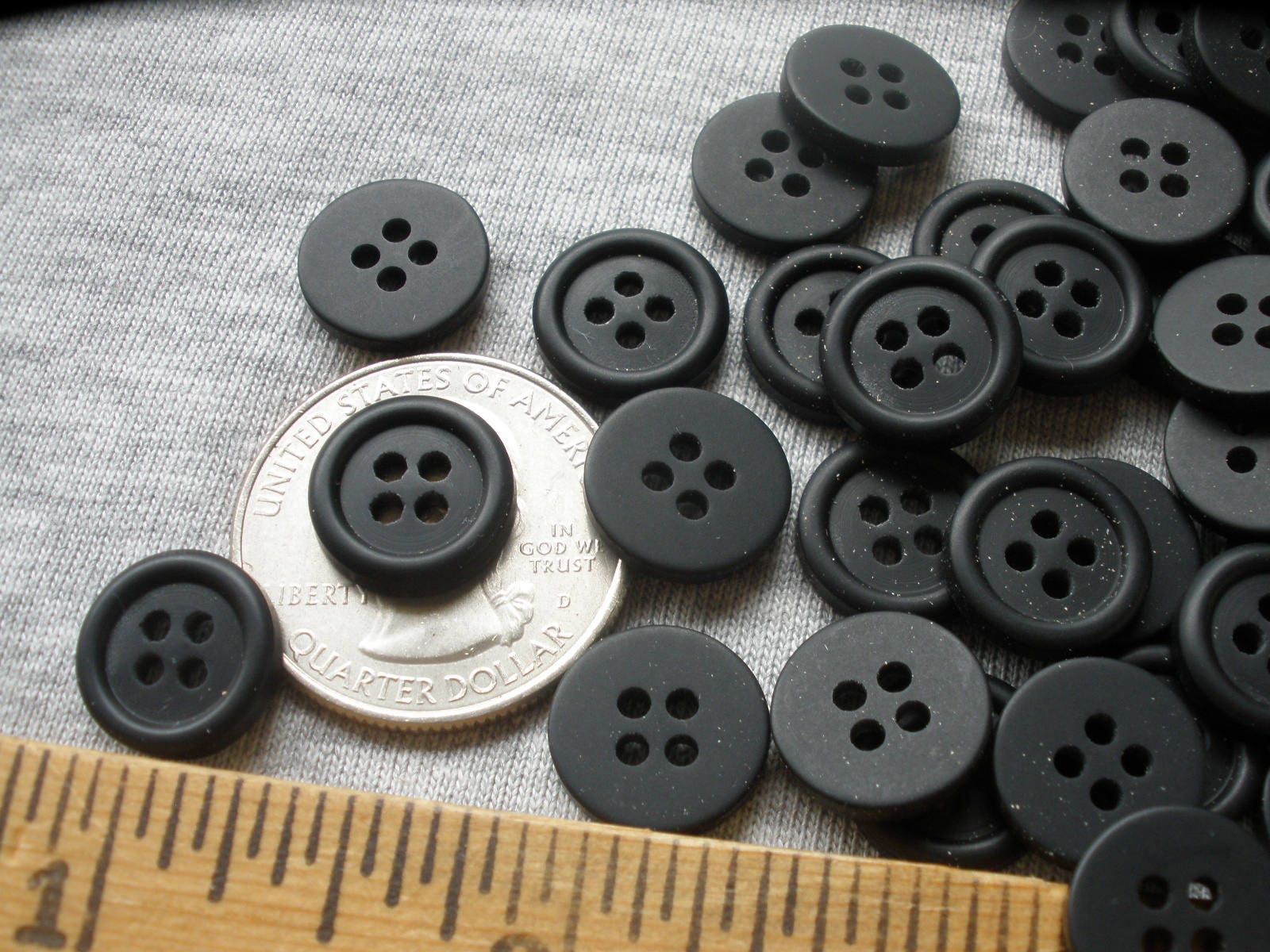 12 Pcs Black Buttons - 4 Hole 18L Buttons for Sewing Size 0,35” 0,4” 0,45” Round Buttons for Crafts & DIY – Plastic 9,10,11mm Buttons - Sewing