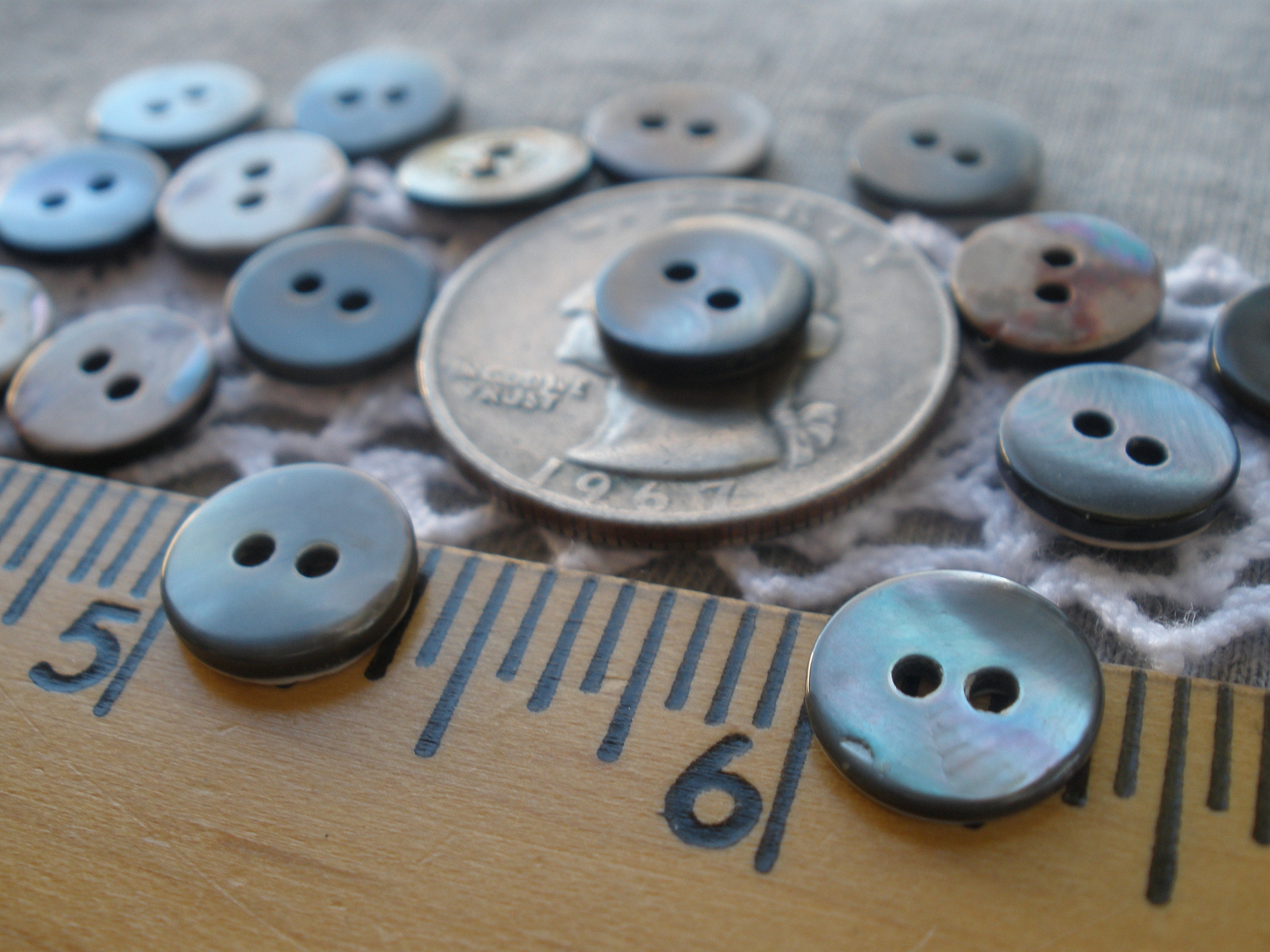 Smock Shell Button 10MM Thick Gray Smoke Trocas Shell Buttons 16L 3/8