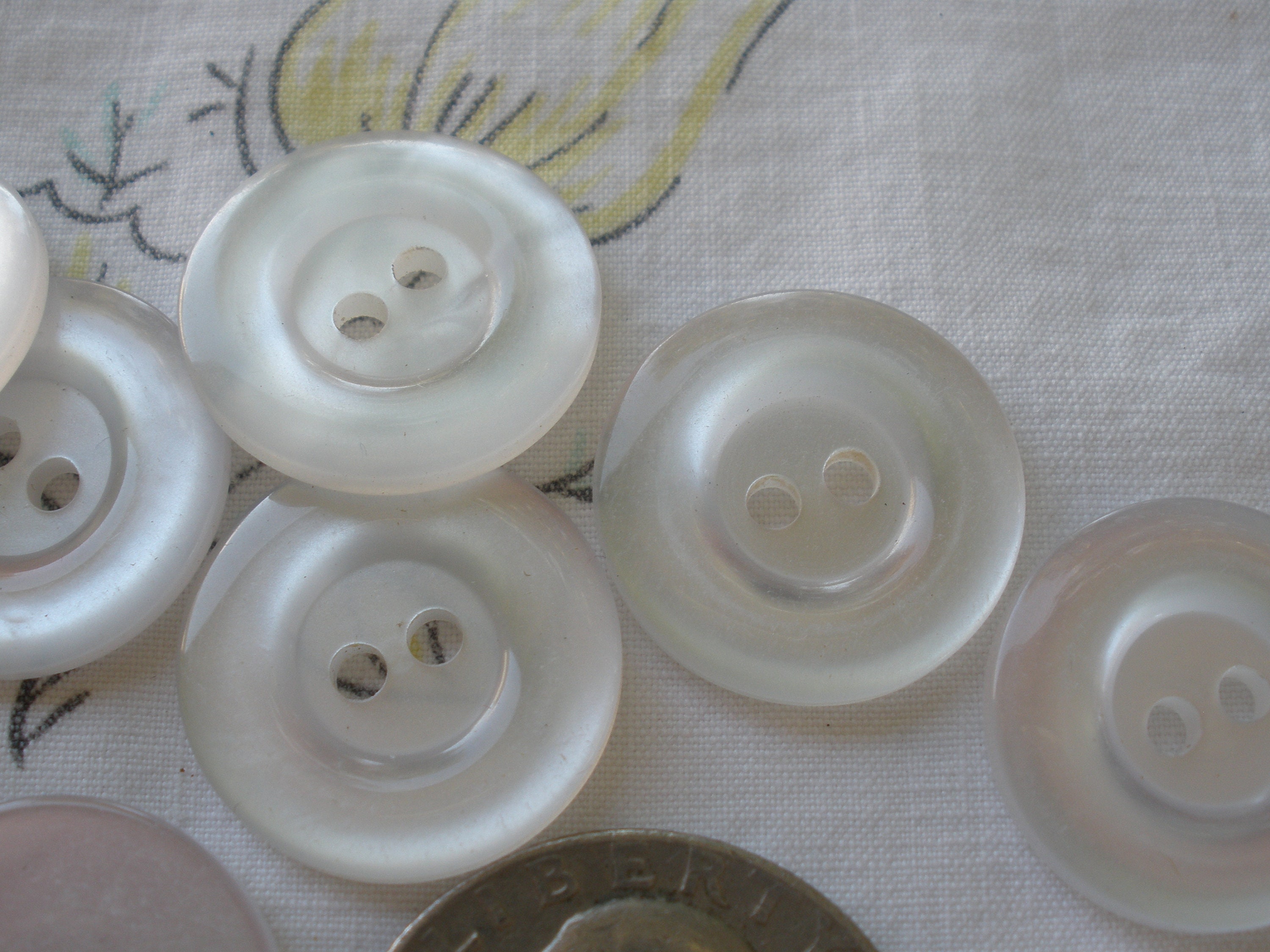 Classic Frost White Buttons 3/4 30L 19MM 24 Each With Rim Face 4 Hole Sew  on Sewing Crafts Flat Back Cool Vintage Buttons 