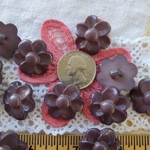 Smokey Purple Flower Shank Molded Plastic Buttons 7/8&quot; (36L 23mm) craft retro sewing carved sweet embellish knit crochet 13 pieces 3D flower