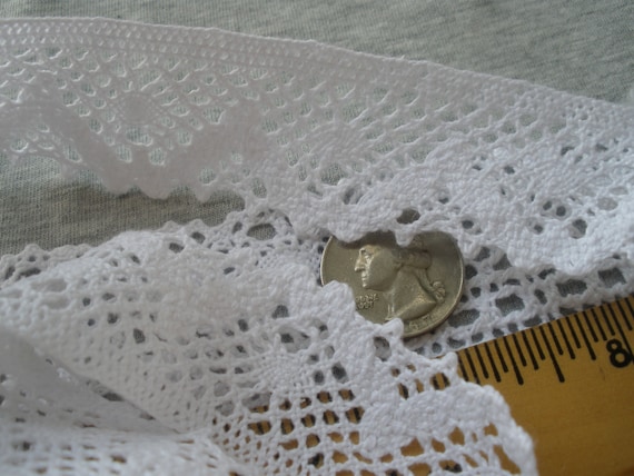 1.25 Wide White Cotton Cluny Lace Trim Scalloped & Straight Edge Crochet  Look Retro BTY Yards Yardage Machine Barmen Lace -  Canada