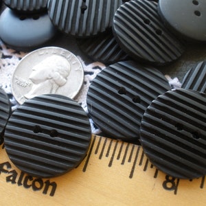 22MM or 25MM textured carved matte black plastic buttons 36L 7/8" 40L 1 inch 2 hole sew-on crafts headband bulk supply embellish knit immagine 5