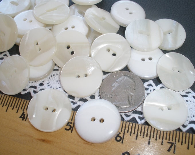 23MM White & Pearlescent Plastic 2-hole Buttons 7/8