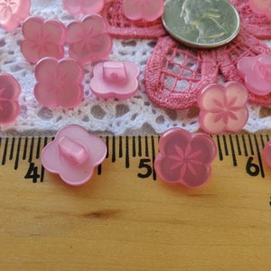 Shiny Pink Flower Shank Pearlized Plastic Buttons 9/16&quot; (22L 14mm) craft retro sewing carved sweet beads embellishment 18 piece lots