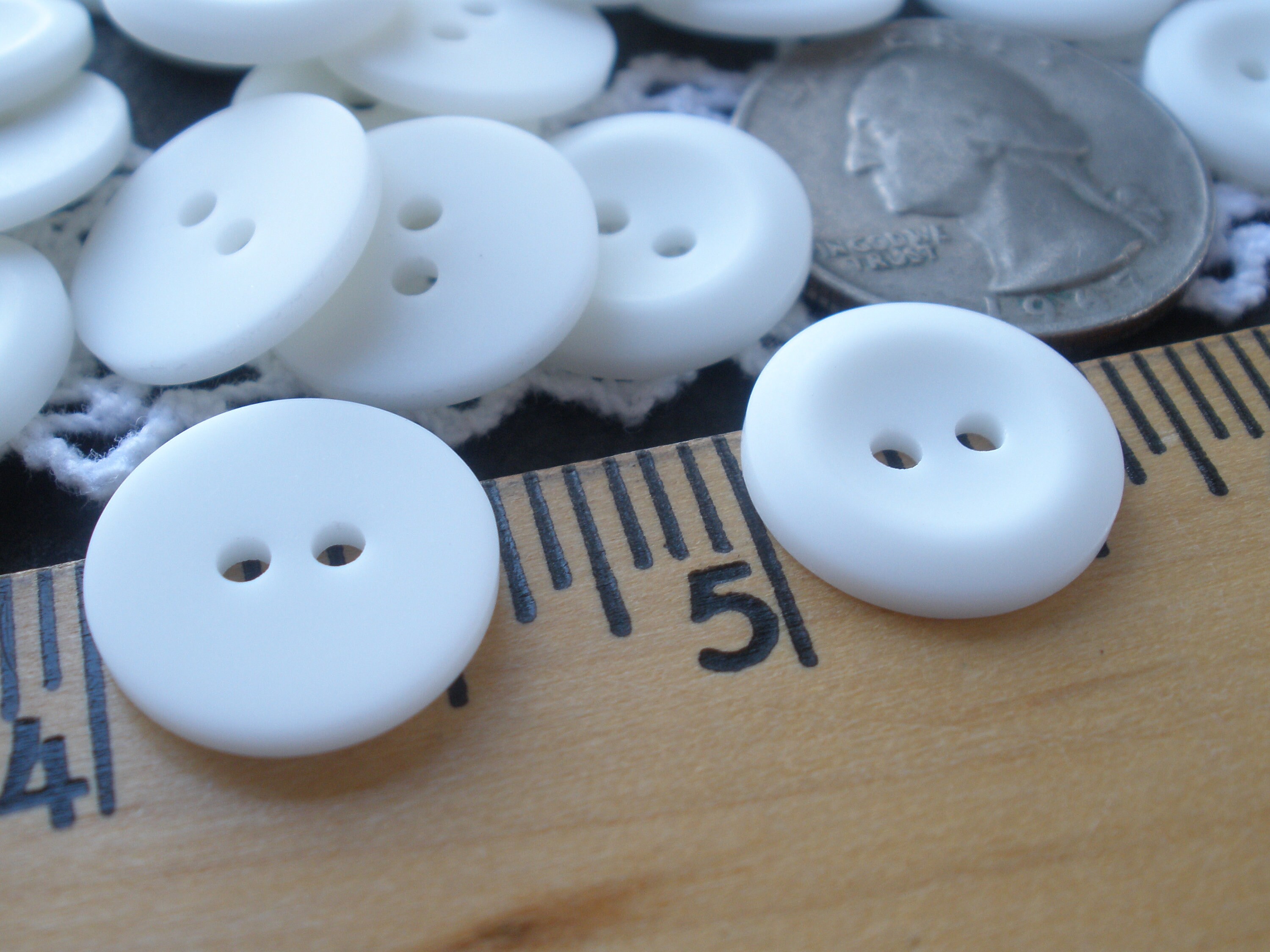 16MM Matte White Plastic Buttons 24L 2-hole Sew on 24 Pcs 5/8